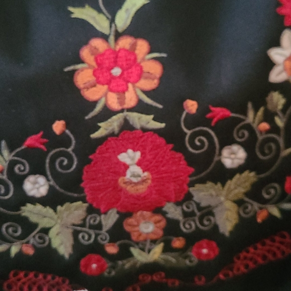 BEAUTIFUL BLACK EMBROIDERED ZIP TOP HANDBAG.MULTI - Picture 12 of 16